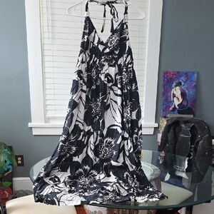 a.n.a Monochrome Floral Patterned Dress